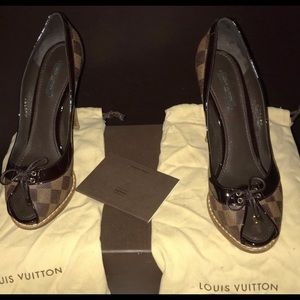 Absolutely gorgeous Louis Vuitton shoes!